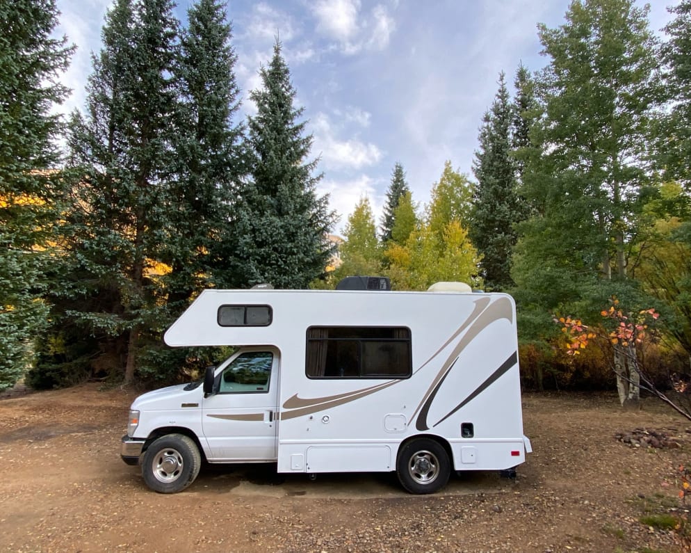 2017 Thor Motor Coach Four Winds Majestic