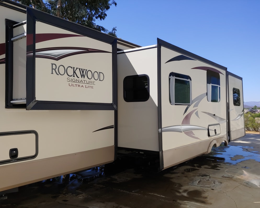 2017 Rockwood Signature Ultra Lite  by Forest River for rent in 92596