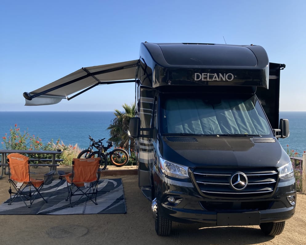 Mercedes Benz Sprinter 3500XD Chasis.
Enjoy Sitting Outside With Outdoor Automatic Awning 