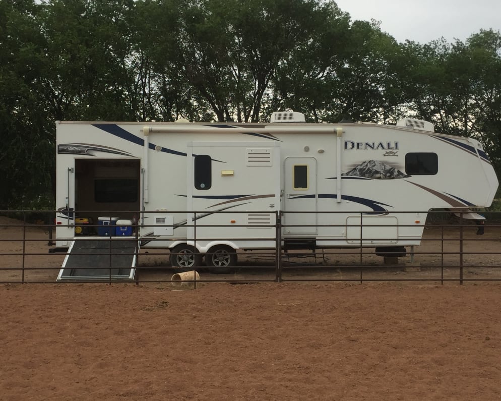 2010 Jayco 5th Wheel Toy Hauler with Room for Big Families