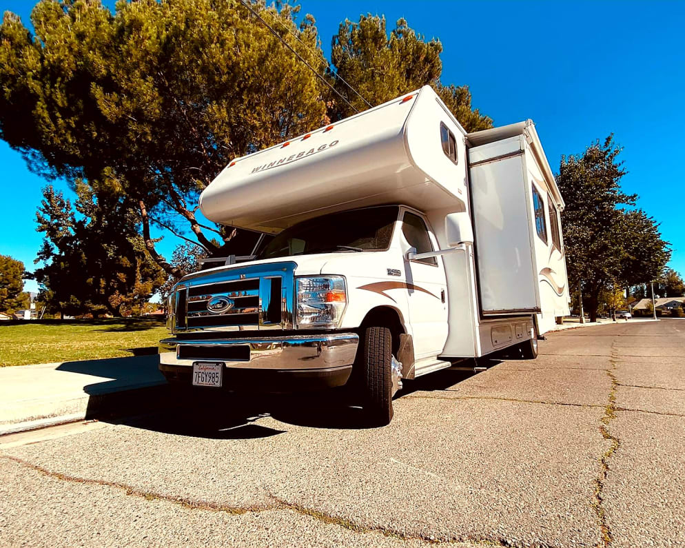 2015 Winnebago 31k available for rent in West Hills California