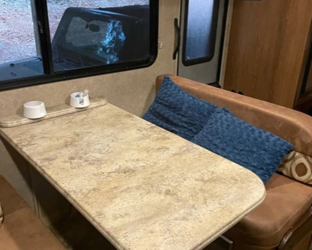 2017 Leprechan  by Coachmen for rent in 66207