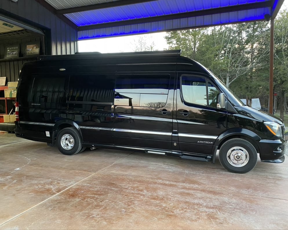 Be the first to rent our as new Airstream. This vehicle is absolutely in pristine condition. Garage kept and just entering into a rental phase. 
