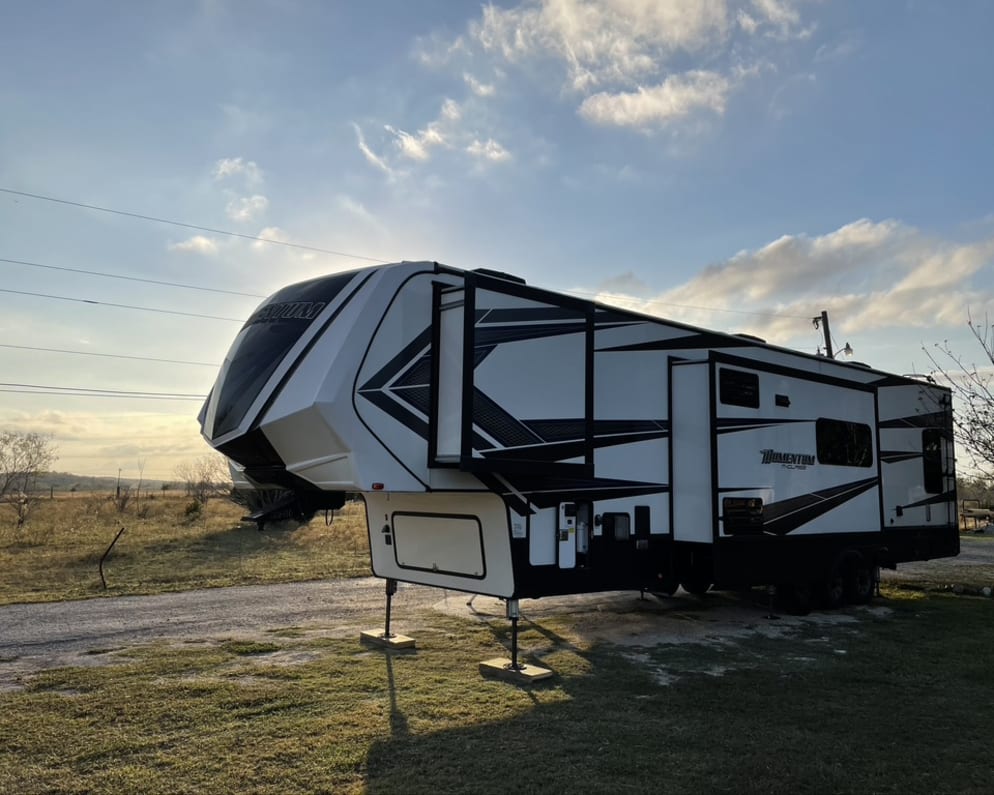 2018 Grand Design Momentum