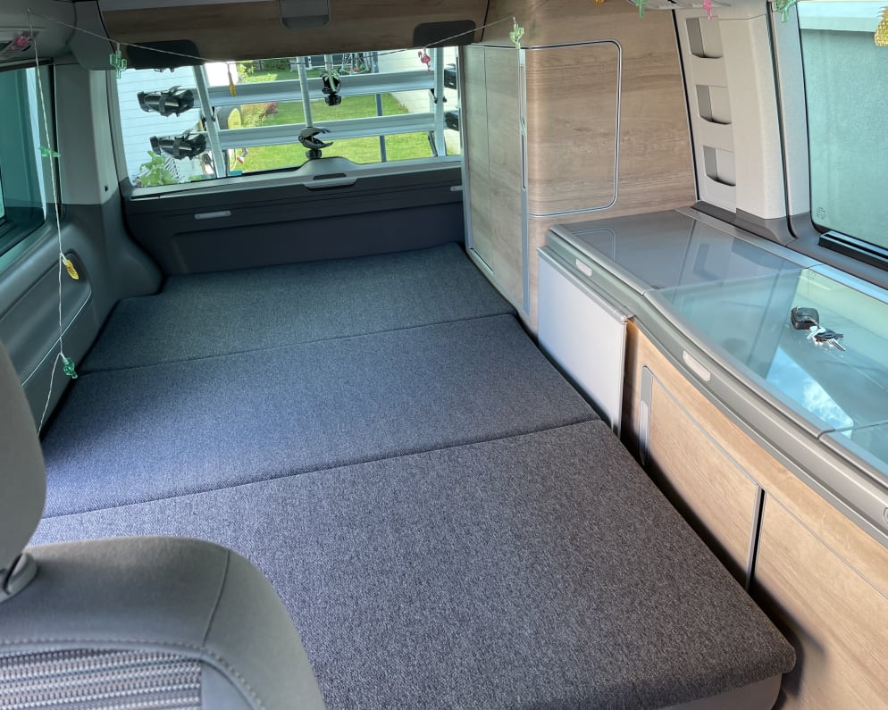 2020 Volkswagen California Class B for rent in Longvic 