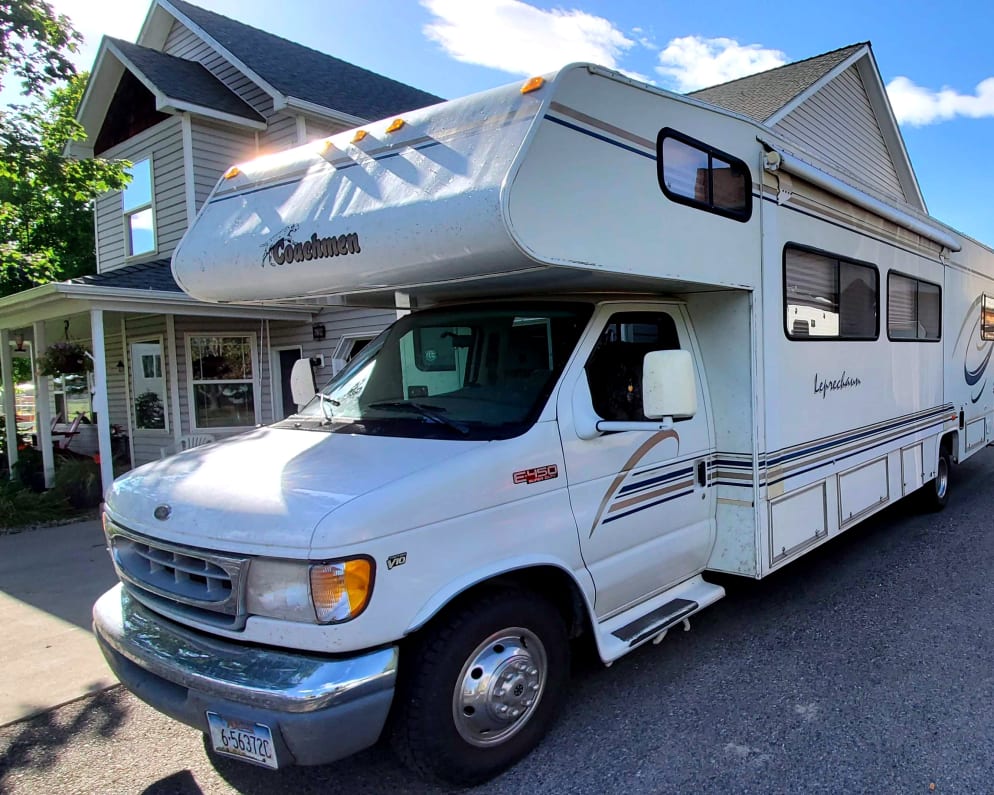 2000 Leprechaun  by Coachmen for rent in 59714