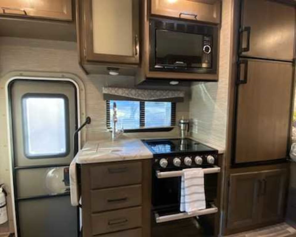2021 Freedom Elite  by Thor for rent in 80121