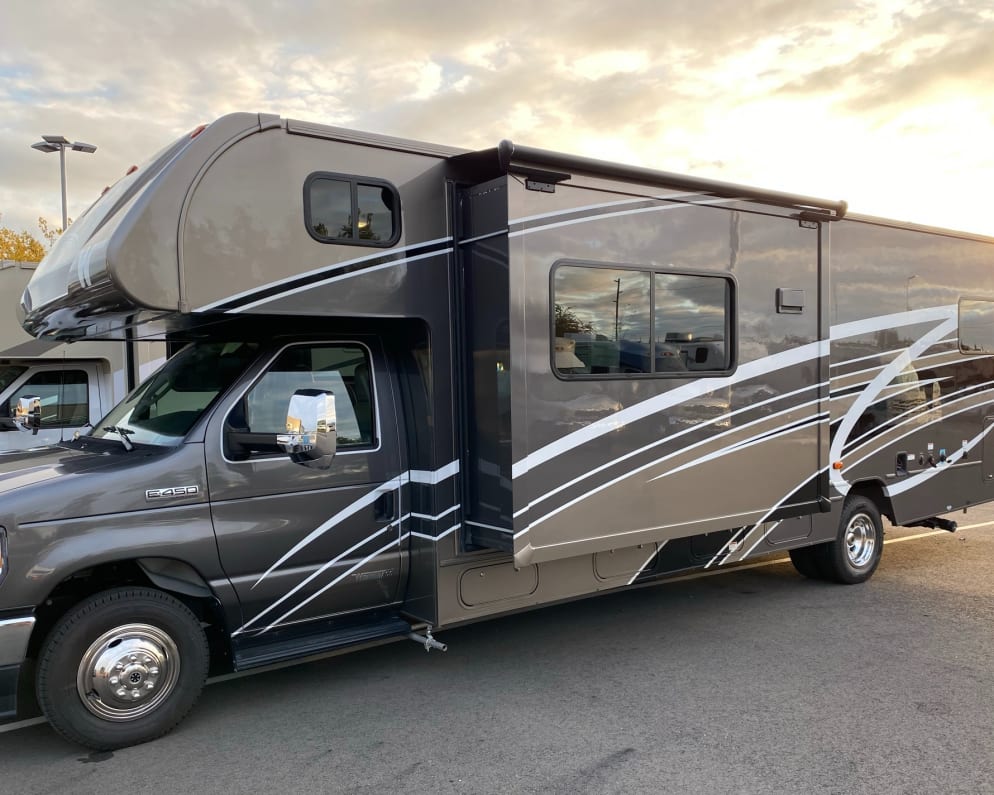2021 Minnie Winnie  by Winnebago for rent in 98296