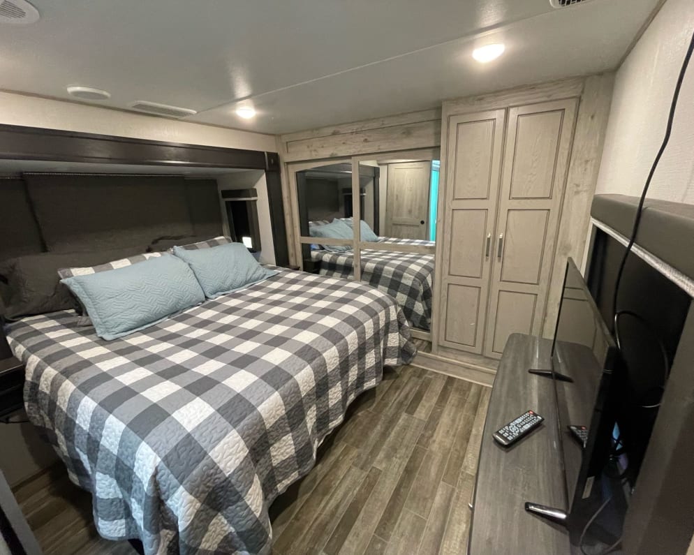 Fifth Wheel RV for Rent in Augusta,