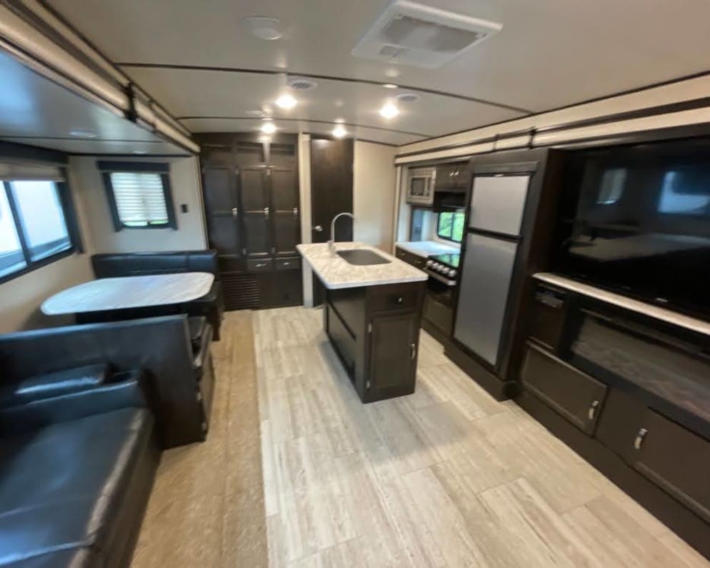 2020 3379 BH  by Coachmen for rent in 28027