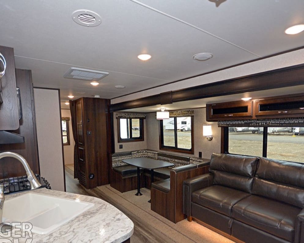 2018 324BDSW  by Jayco Rocky Mountian for rent in V0E1V0