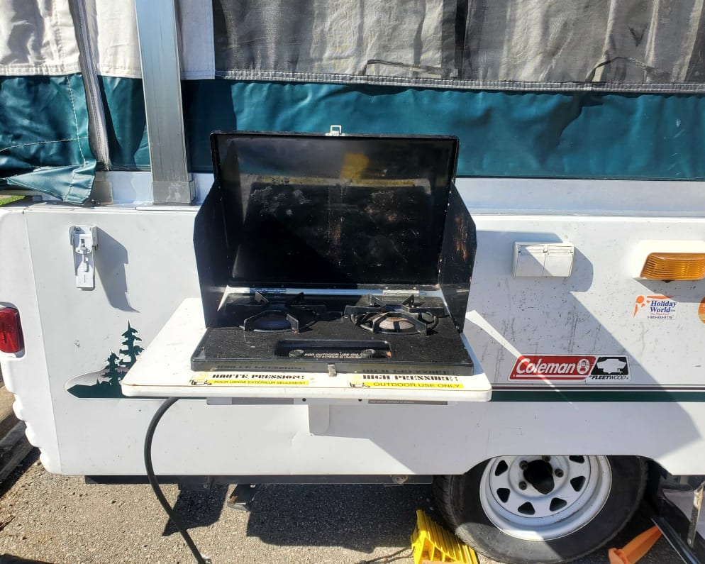 1999 Fleetwood Sana Fi Colman Popup for rent in Maple Ontario