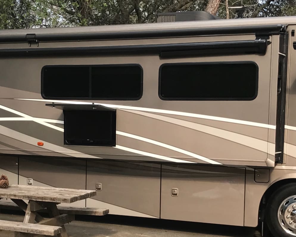 Your dream RV for all outdoor vacations.  More comfort, space and possibilities to ensure your vacation is full of stories to tell family and friends...or just bring them along!