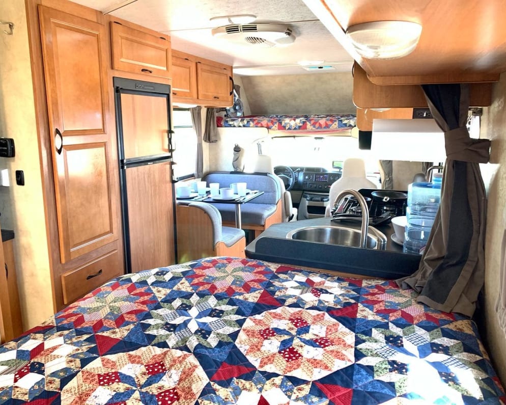 2016 Thor Motor Coach Four Winds Majestic Class C for rent in Quebec Quebec
