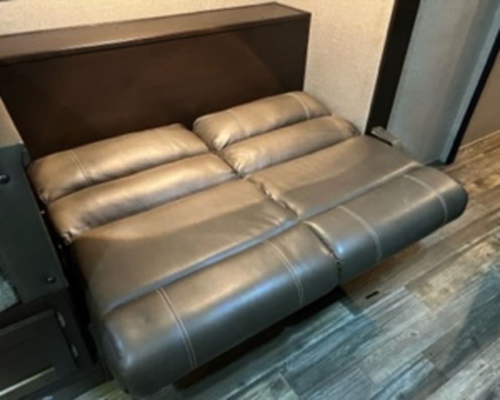 2015 Cherokee Grey Wolf 29VT  by Forest River for rent in N5H 2R3