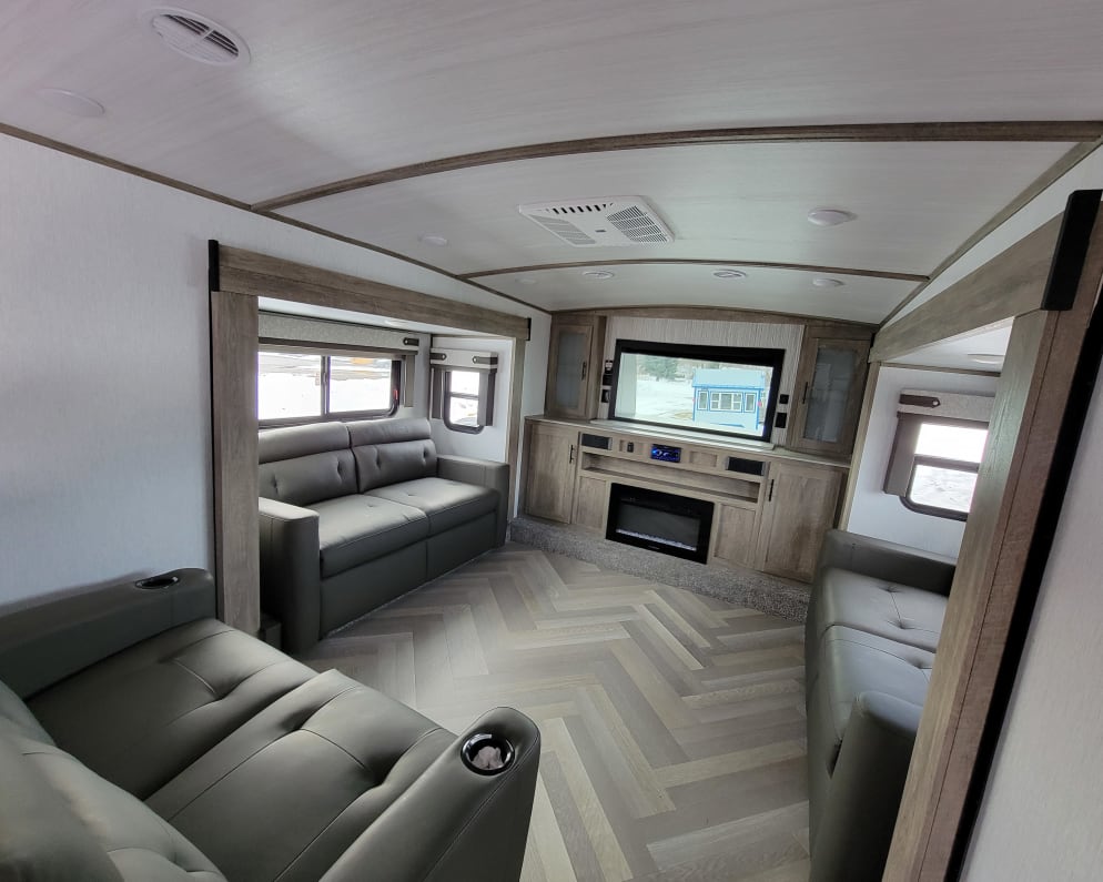 2022 Forest River Heritage Glen Fifth Wheel for rent in Rexburg Idaho