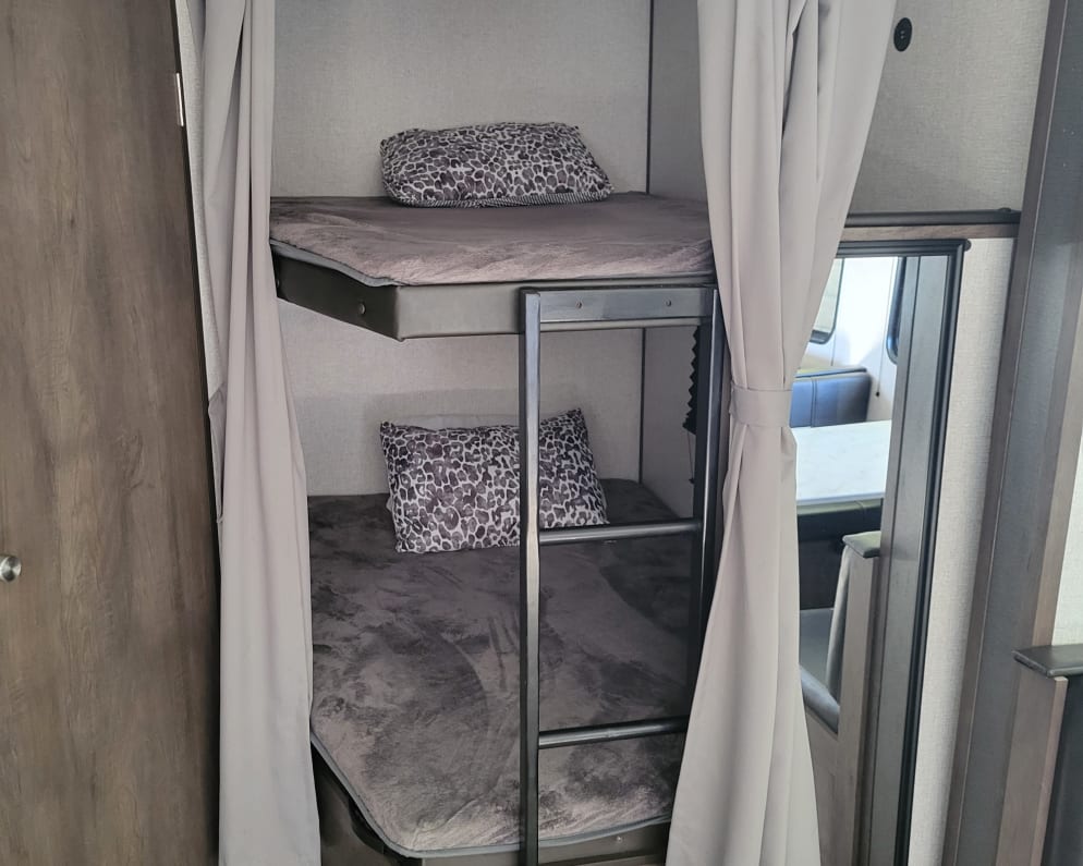 2021 Coleman 263 BH Lantern Edition Travel Trailer for rent in Mission Hills California