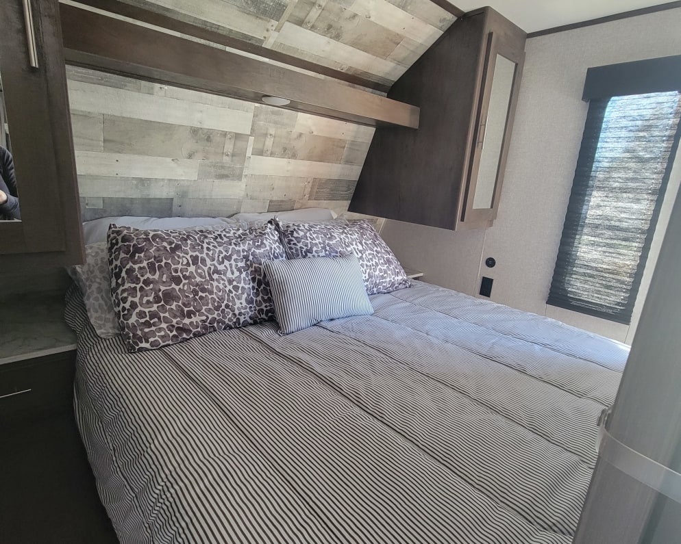 2021 Coleman 263 BH Lantern Edition available for rent in Mission Hills California