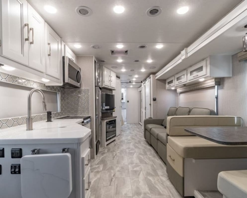 2022 Encore  by Coachmen for rent in 76052