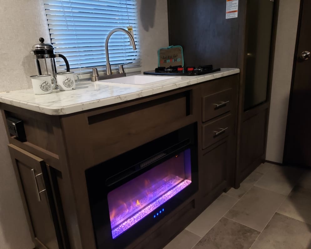 2022 Dutchmen Coleman Lantern LT Travel Trailer for rent in Des Moines Washington