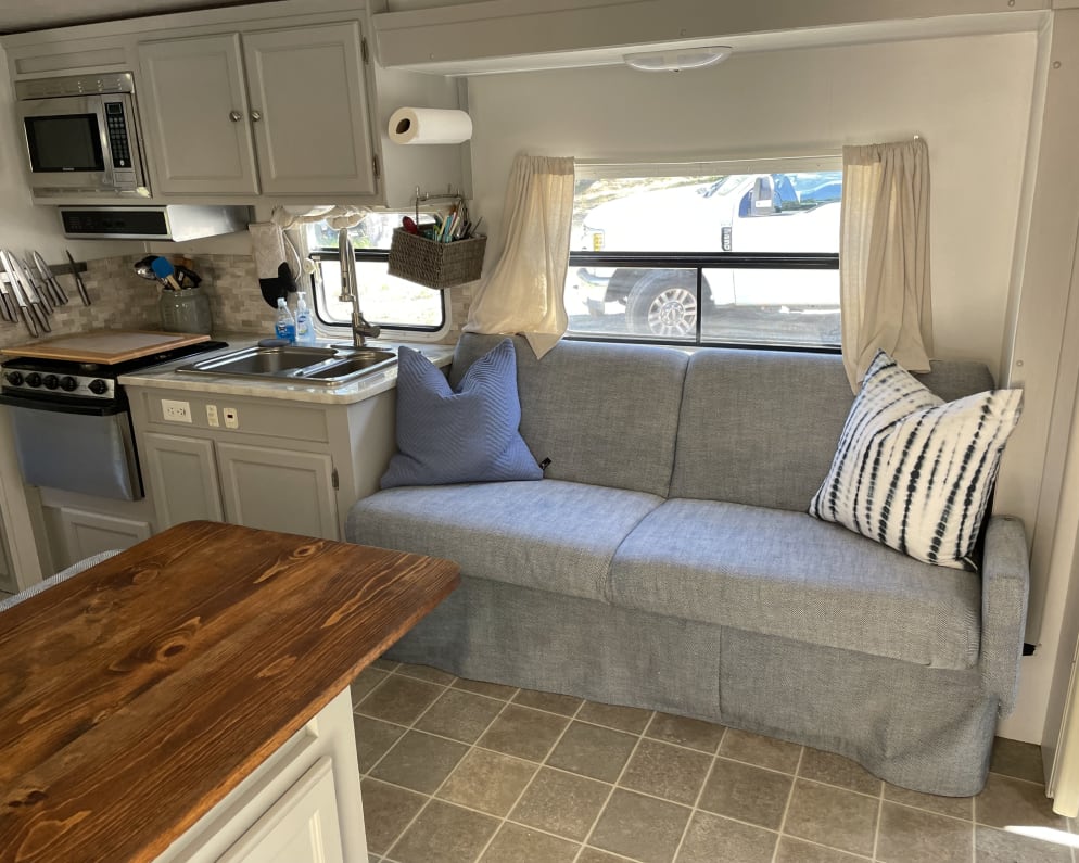 2004 Trail-Lite Trail-Cruiser  by R-Vision for rent in 93420