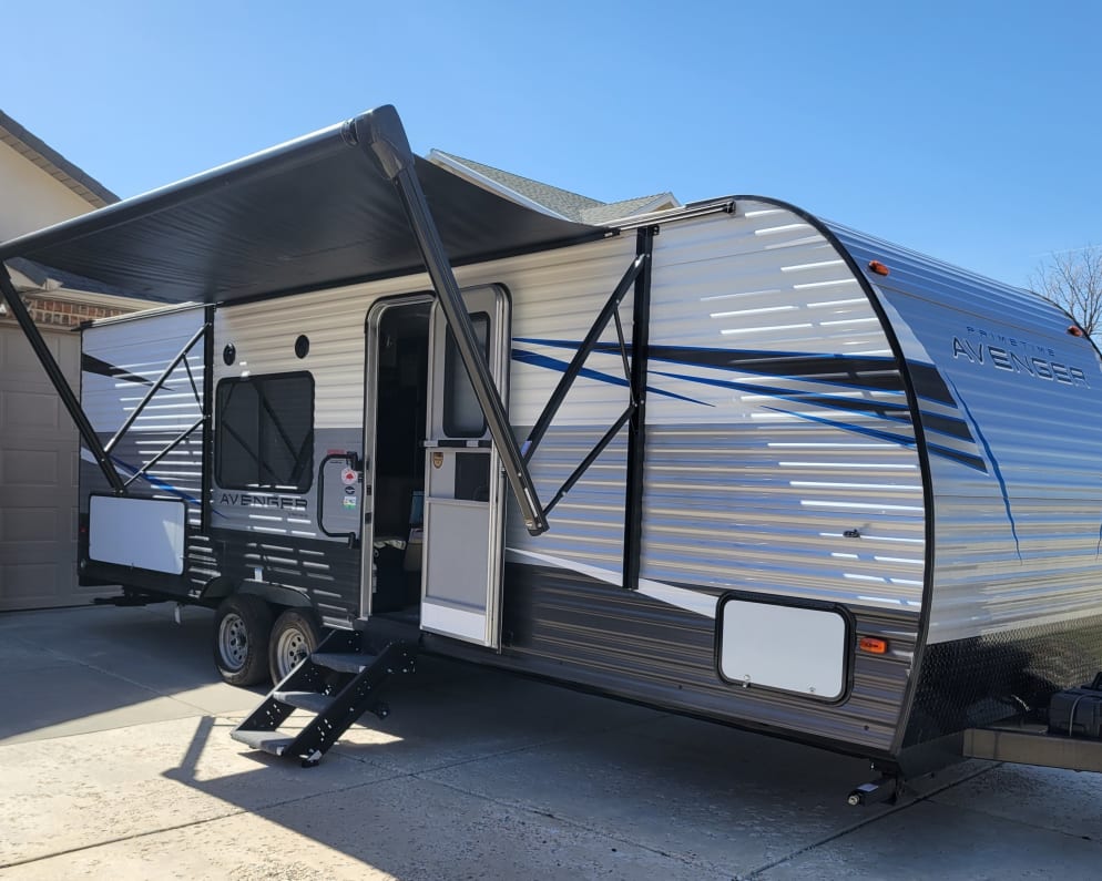 Lovely, new Travel Trailer! 26 ft, 30 ft incl hook up. Outdoor Kitchen and shower.