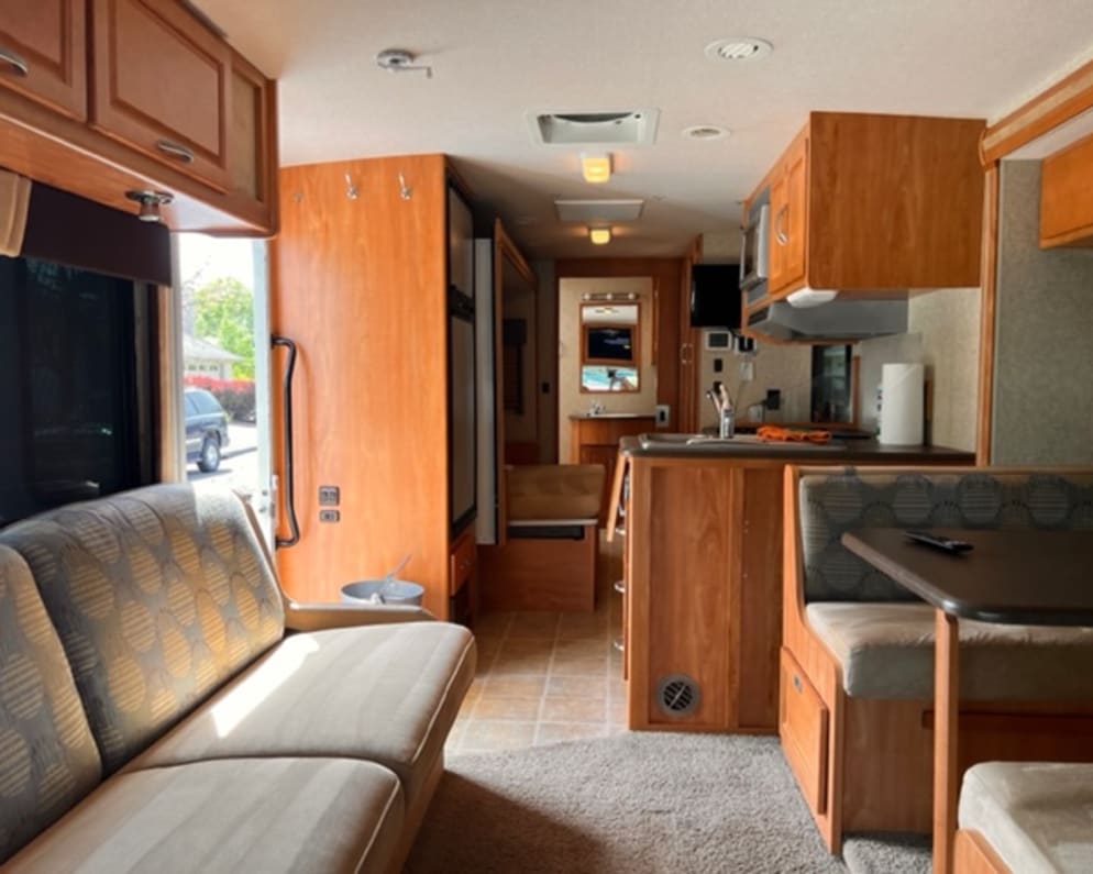 2008 Itasca Cambria Class C for rent in Santa Rosa California