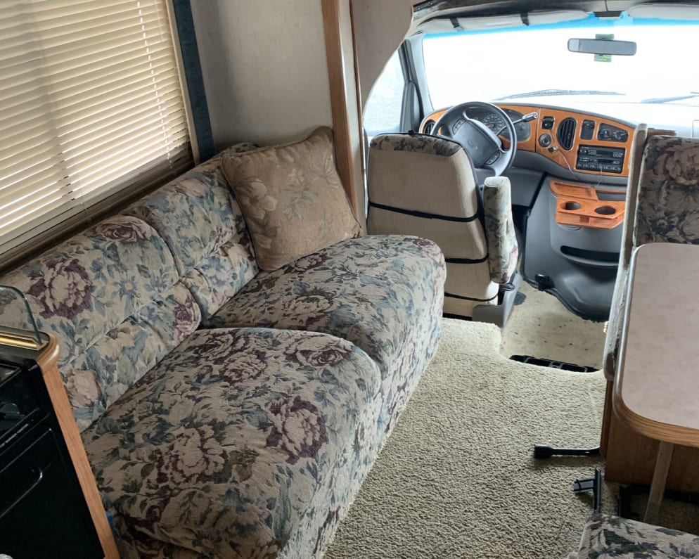 1998 Ford Tioga Class C for rent in Ottawa Ontario