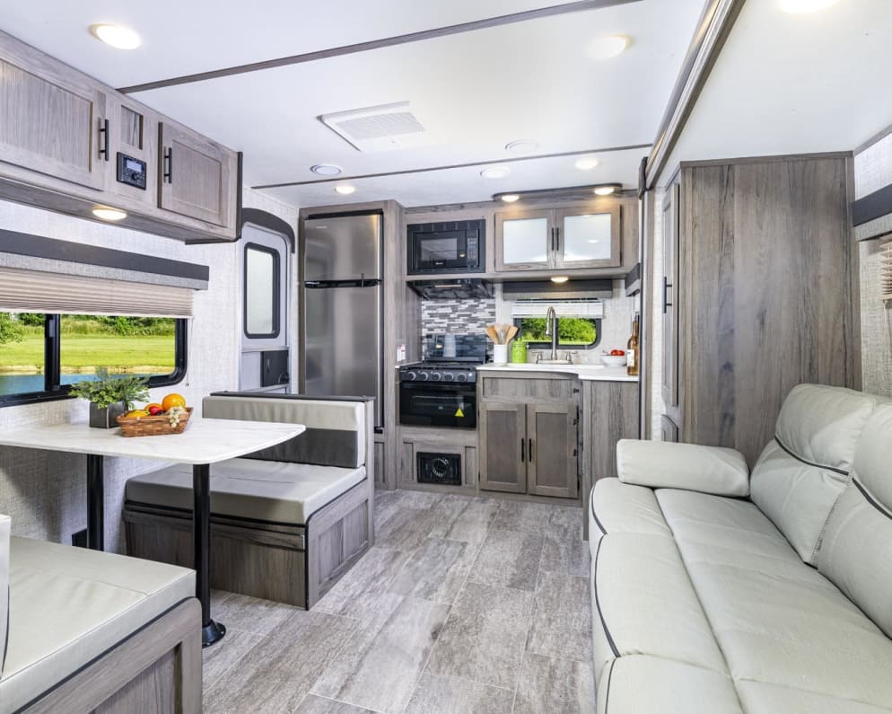 2021 Gulf Stream Conquest