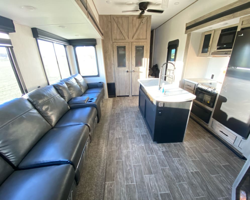 2021 Forest River Arctic Wolf 3770 Suite available for rent in LAUERLVILLE Ohio