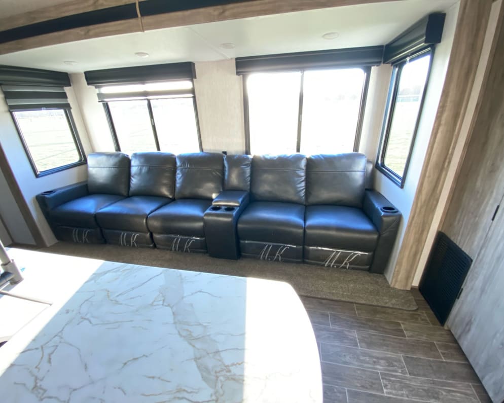 2021 Forest River Arctic Wolf 3770 Suite Fifth Wheel for rent in LAUERLVILLE Ohio