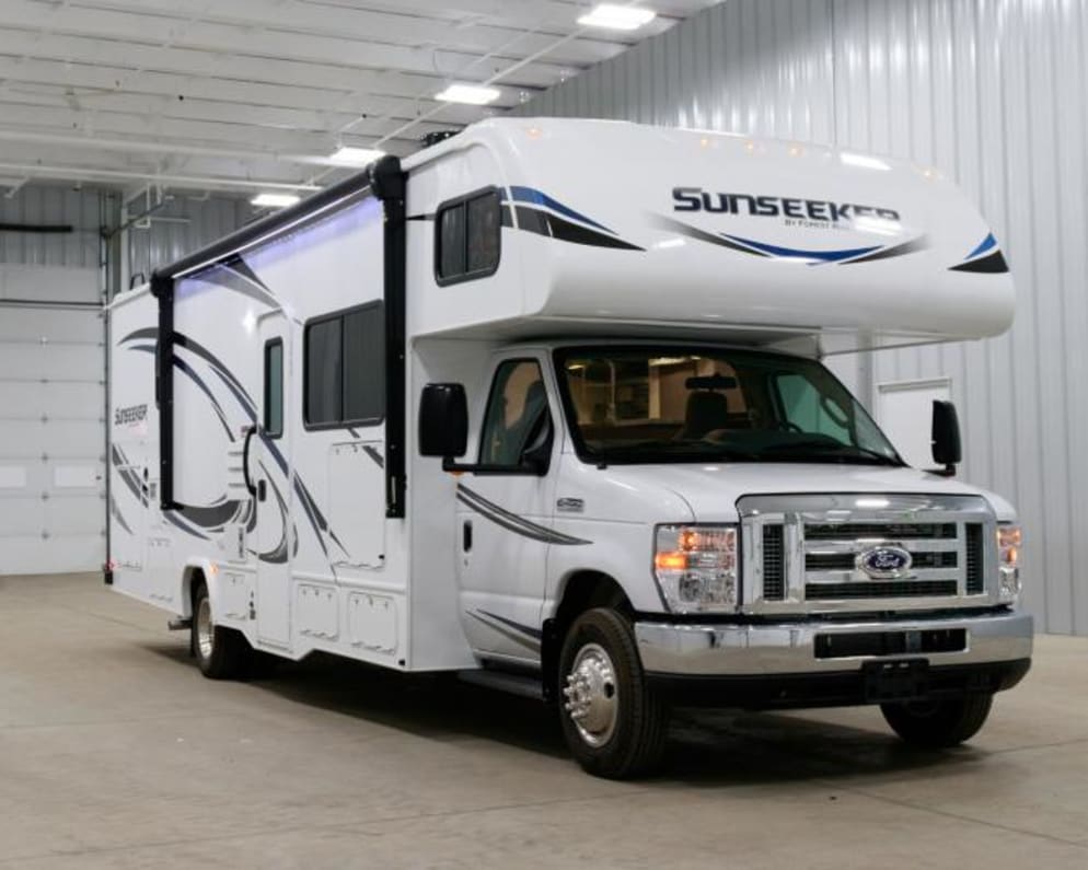 Class C RV for Rent in Leeds, Alabama