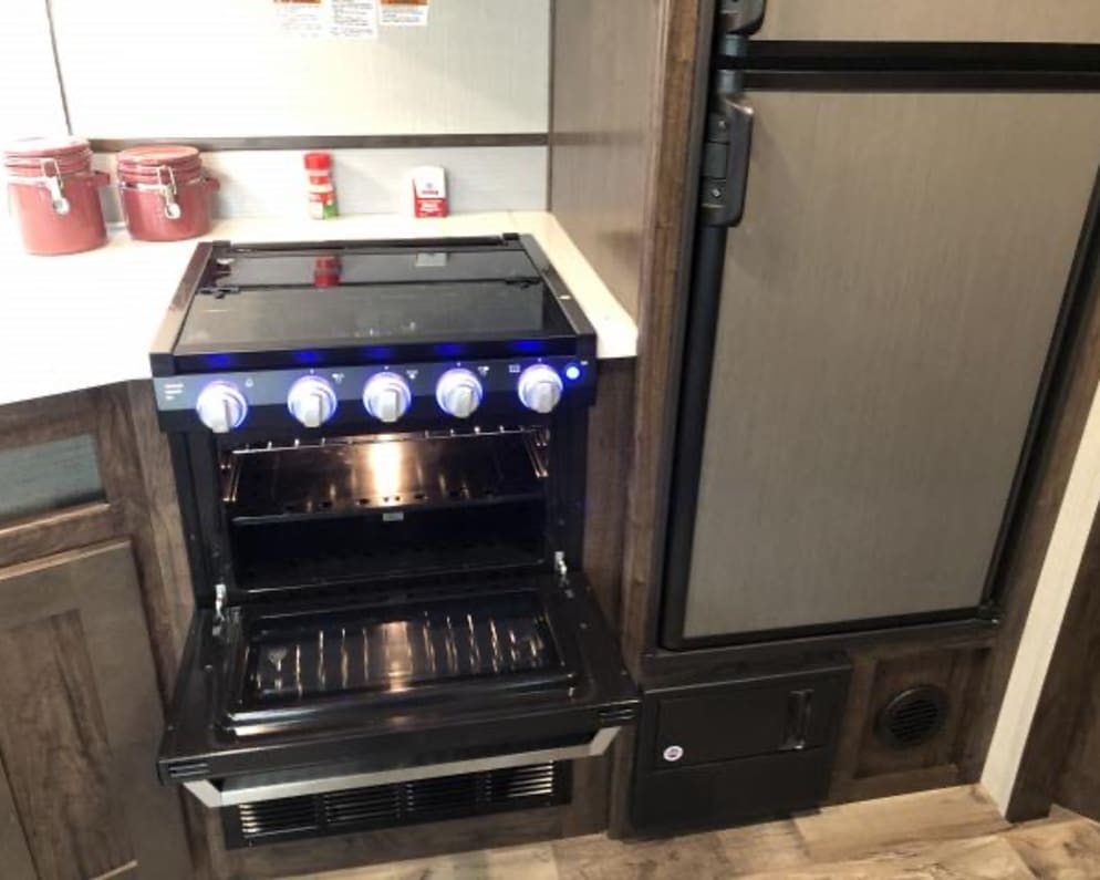 2019 Radiance Wolf's Den Travel Trailer for rent in Georgina Ontario