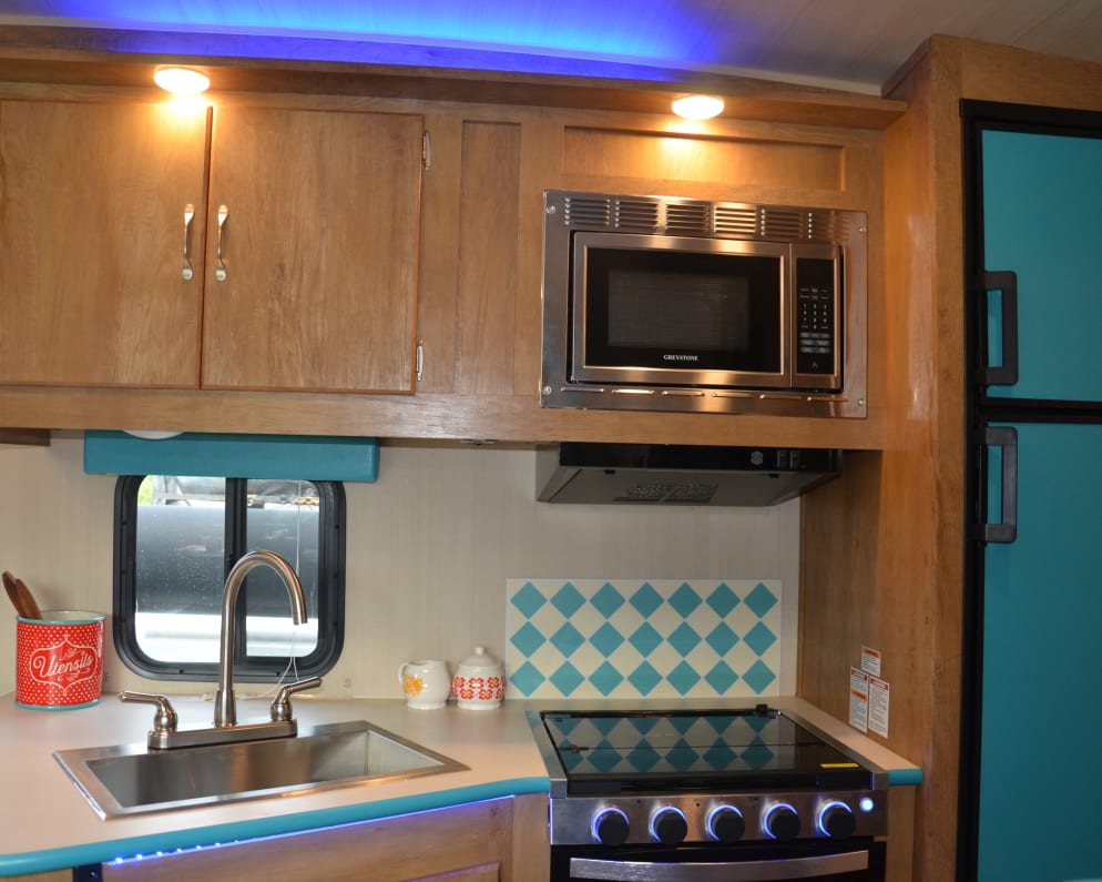 2022 Vintage Cruiser 23 QBS  by Gulf Stream for rent in 05468