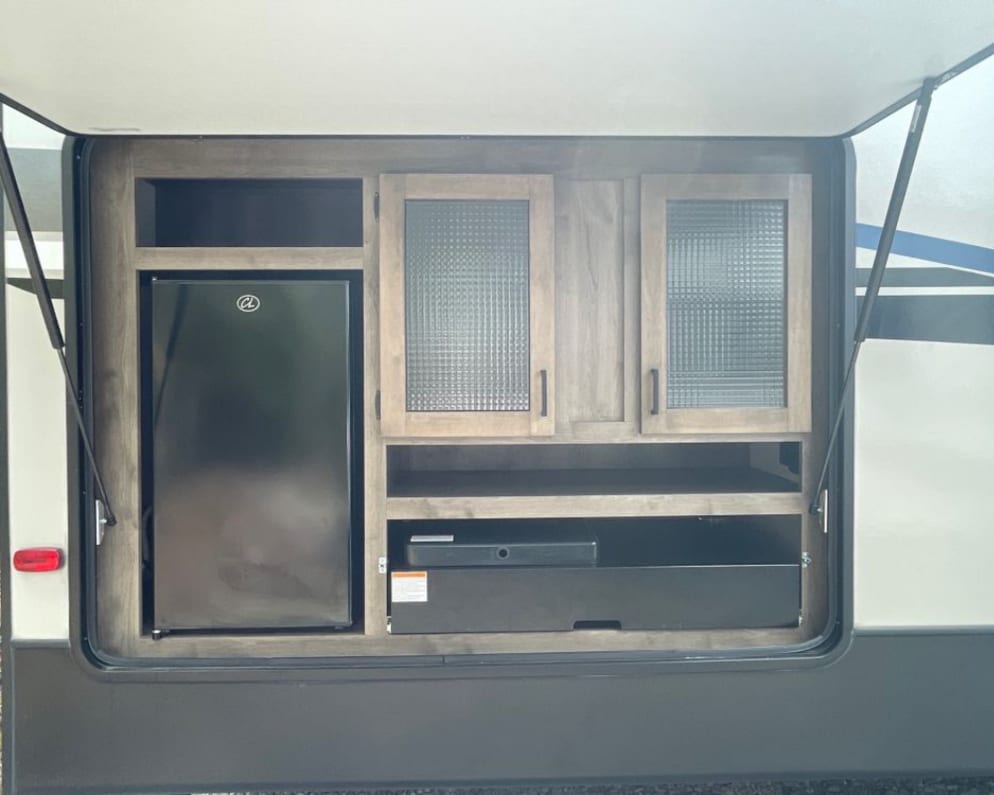 2021 Fifth Wheel RV for Rent in Hubert, North Carolina