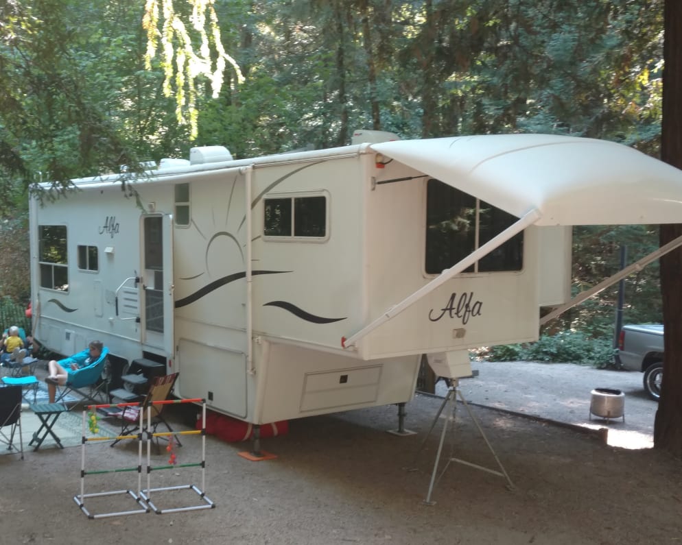 2005 Fifth Wheel RV for Rent in Mesa, Arizona - RVUSA.com