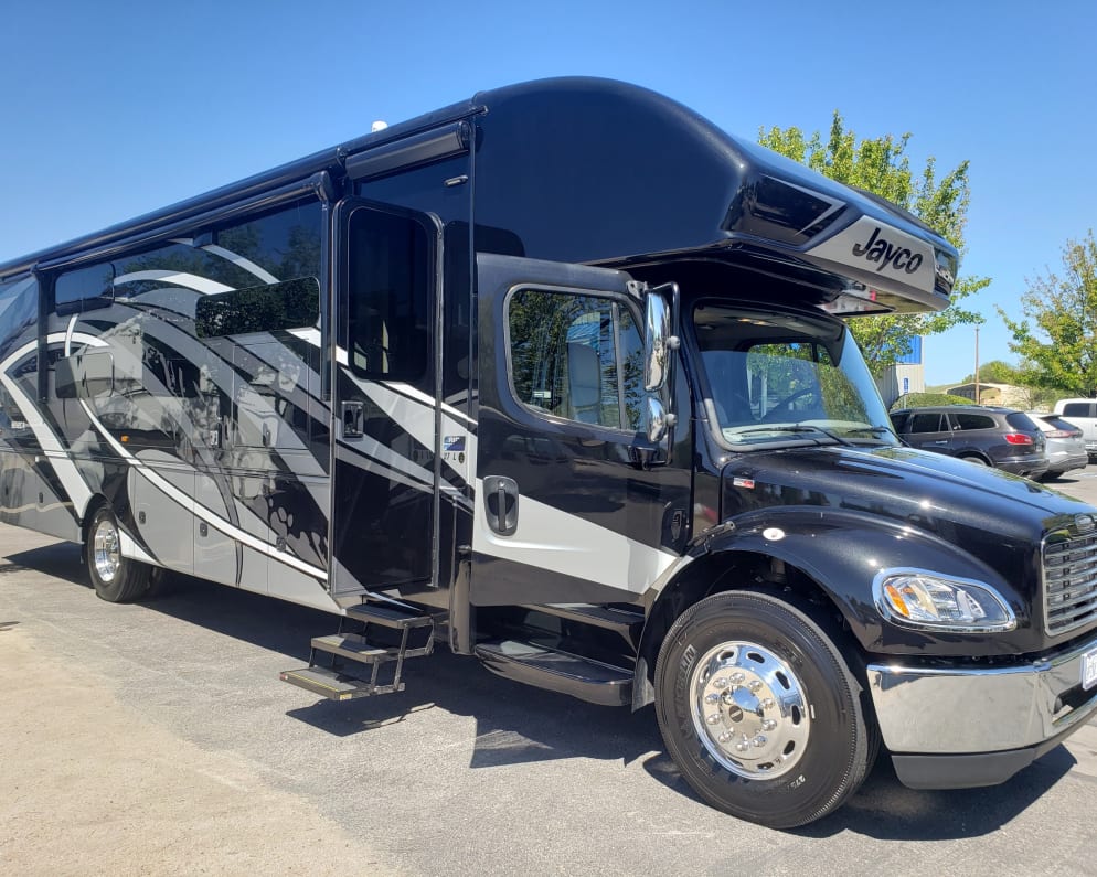 2021 Class C RV for Rent in Templeton, California