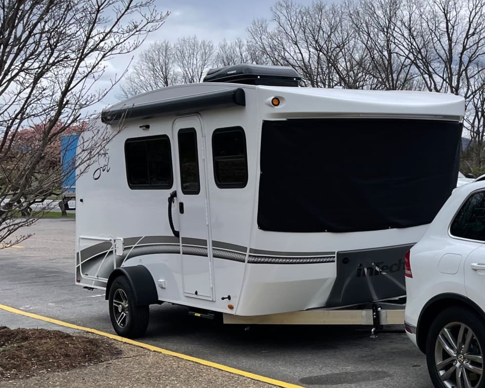 Light weight and easy to tow.  Panorama window is covered with protective cover here