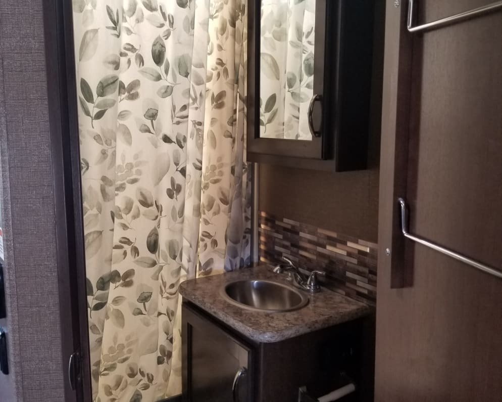 2018 Four Winds  by Thor for rent in 91010