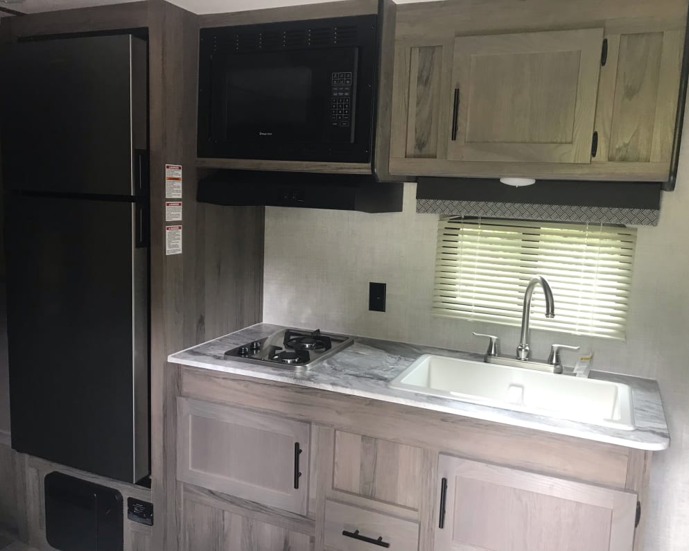 2022 ENLIGHTEN  by 1NL1G2725N6008015 for rent in 95338