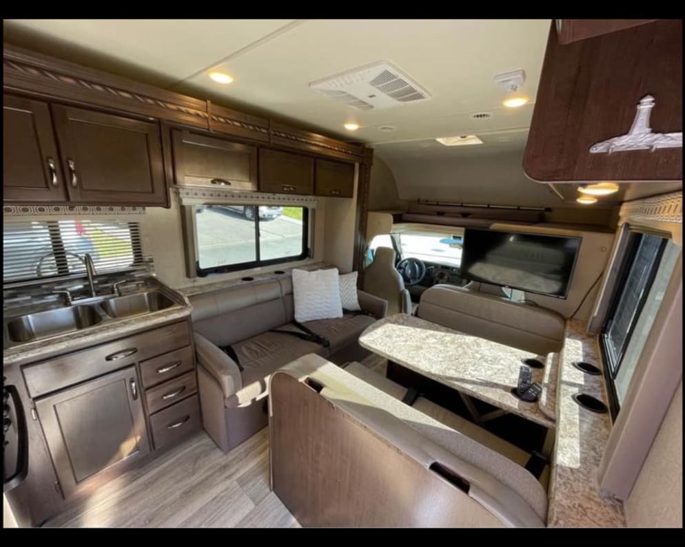 2017 Other Four Winds Class C for rent in Calgary Alberta