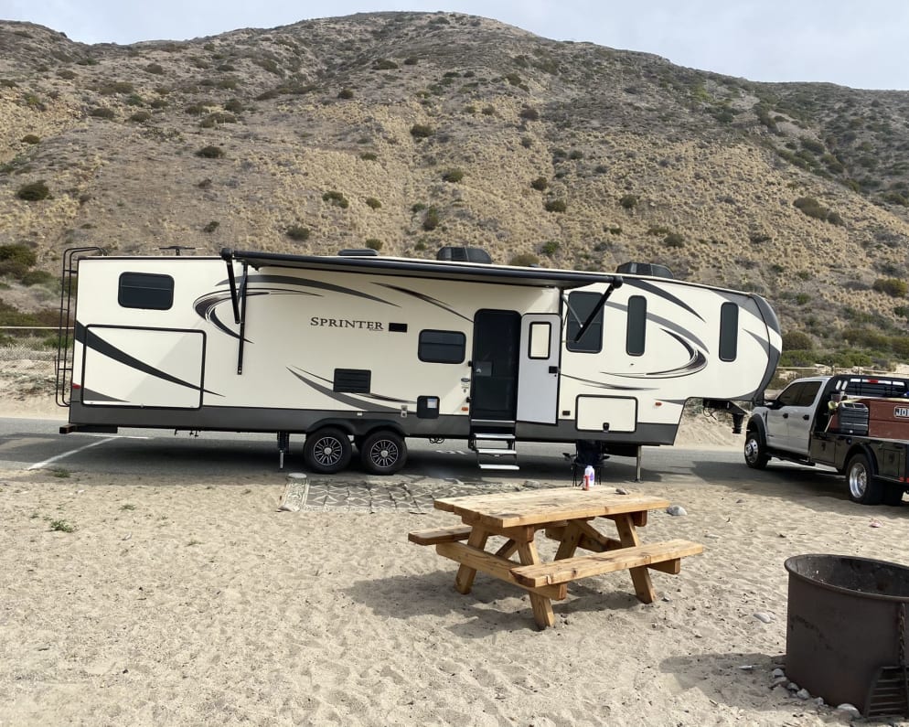 2017 Sprinter  by Keystone RV for rent in 93551