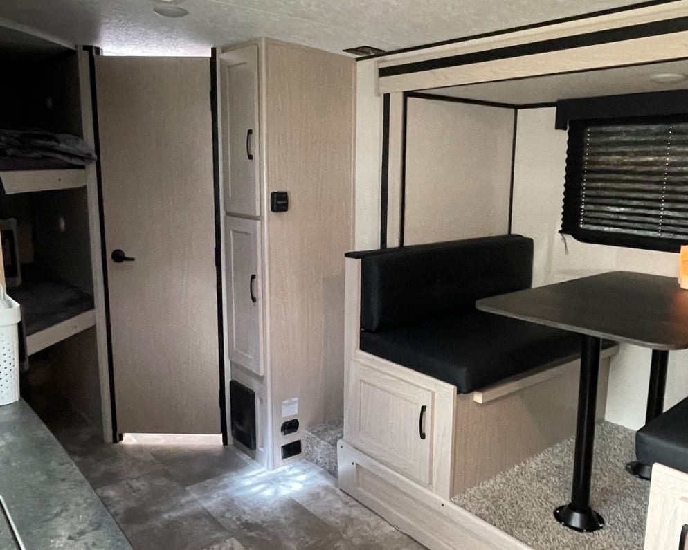 2022 Coachmen Apex Travel Trailer for rent in Evansville Wyoming