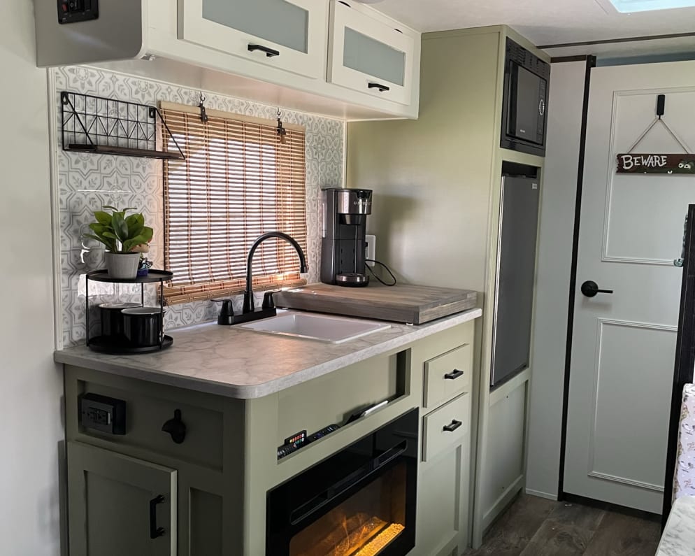 2021 Coleman Lantern LT  by Dutchmen for rent in 44212