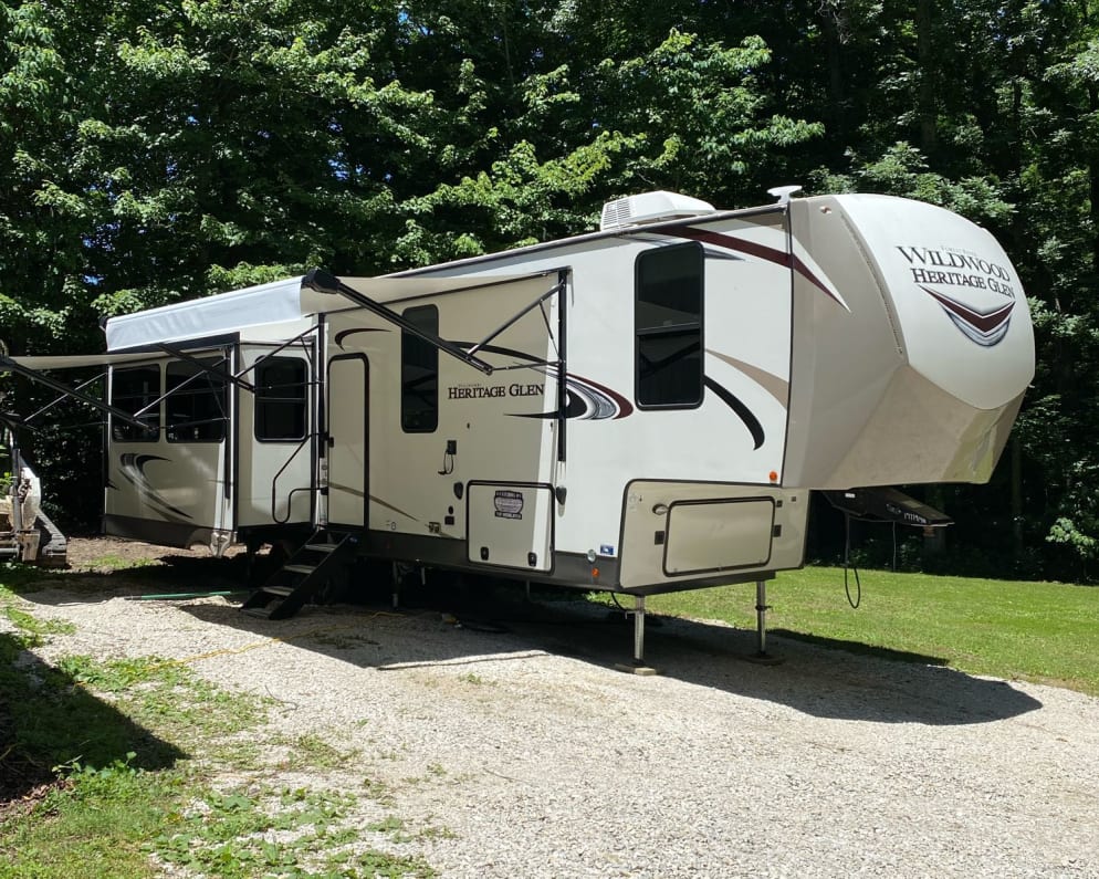 2021 Fifth Wheel RV for Rent in Paragon, Indiana