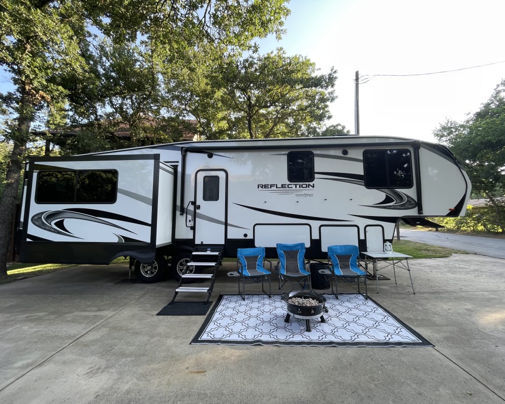 Reflection Exterior Ready to Camp