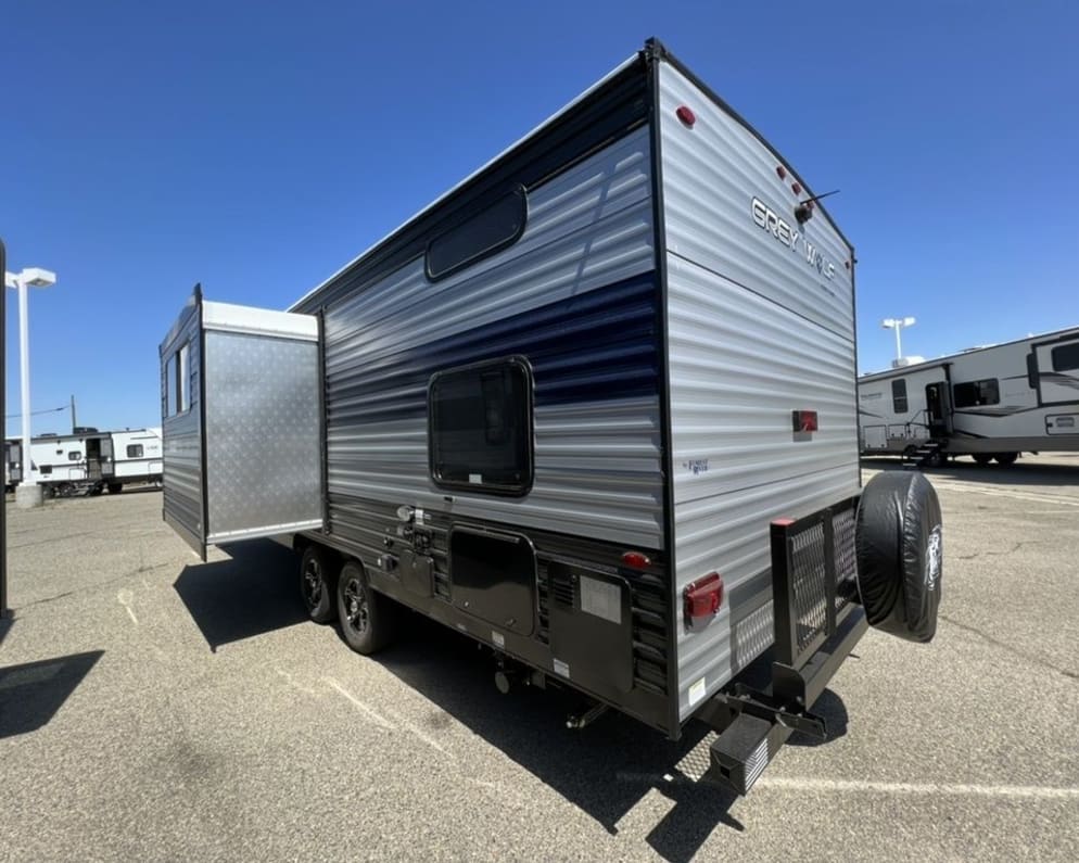 2022 Cherokee Grey Wolf  by Forest River for rent in 97524