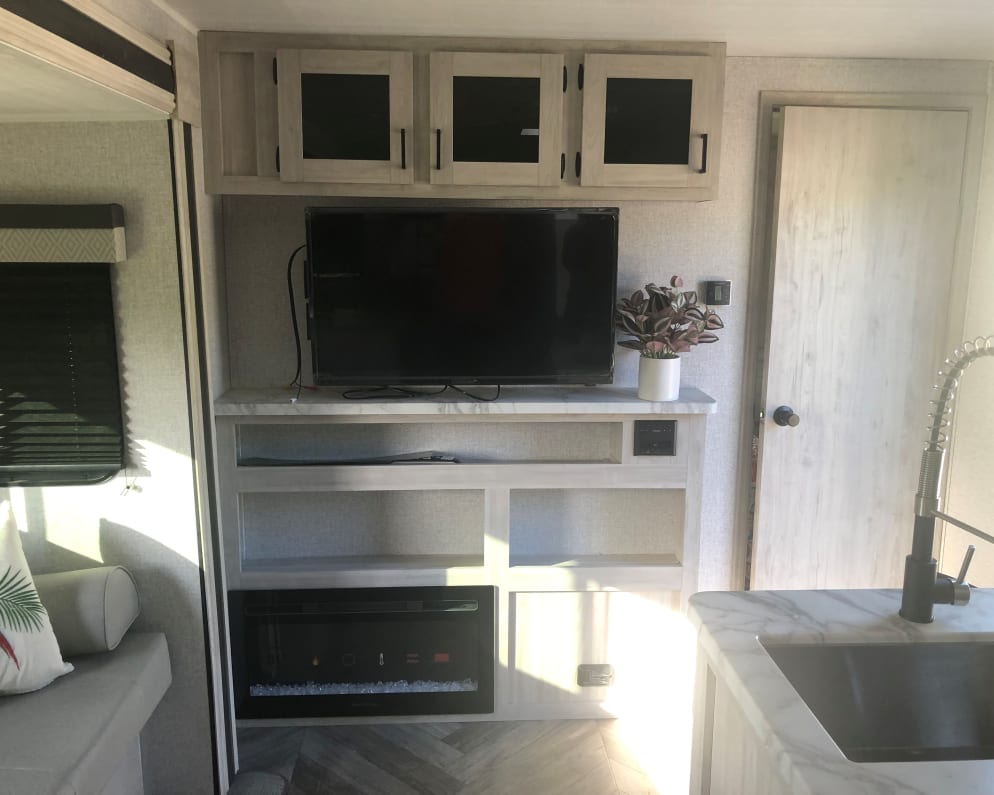 2022 Della Terra  by East to West for rent in 04910