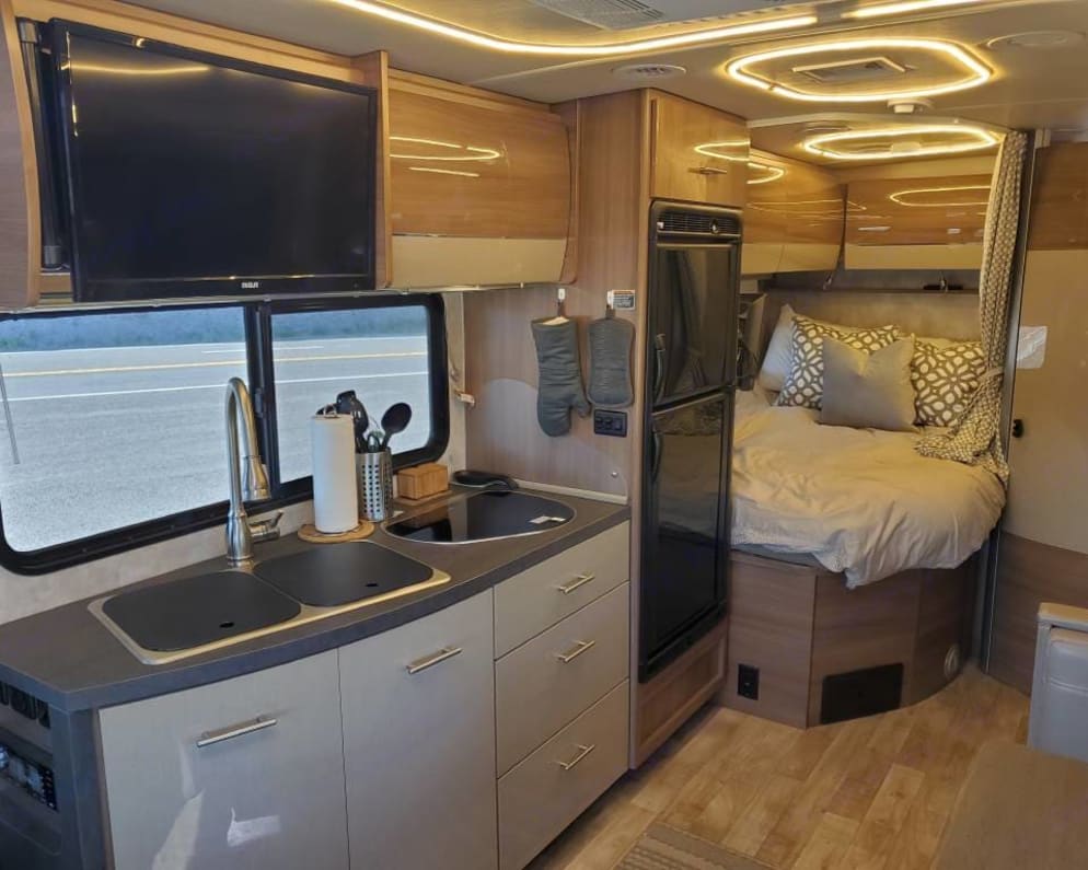 2018 Winnebago View Class C for rent in Los Angeles California