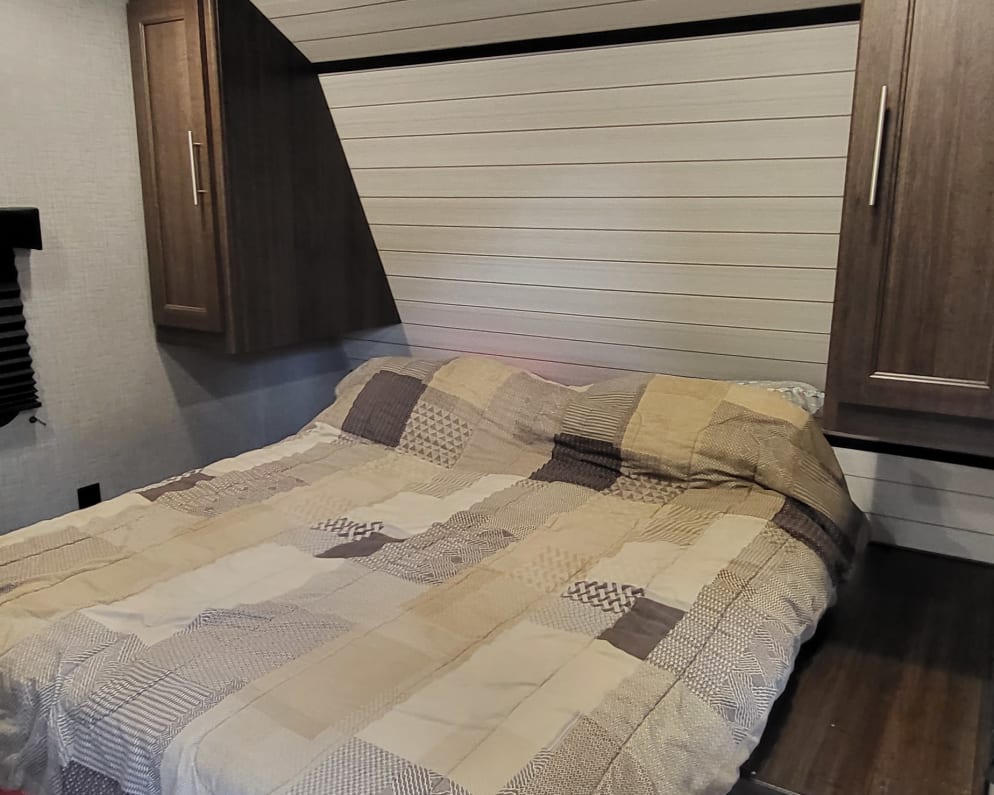 2020 Zinger Lite  by Crossroads RV for rent in 54216